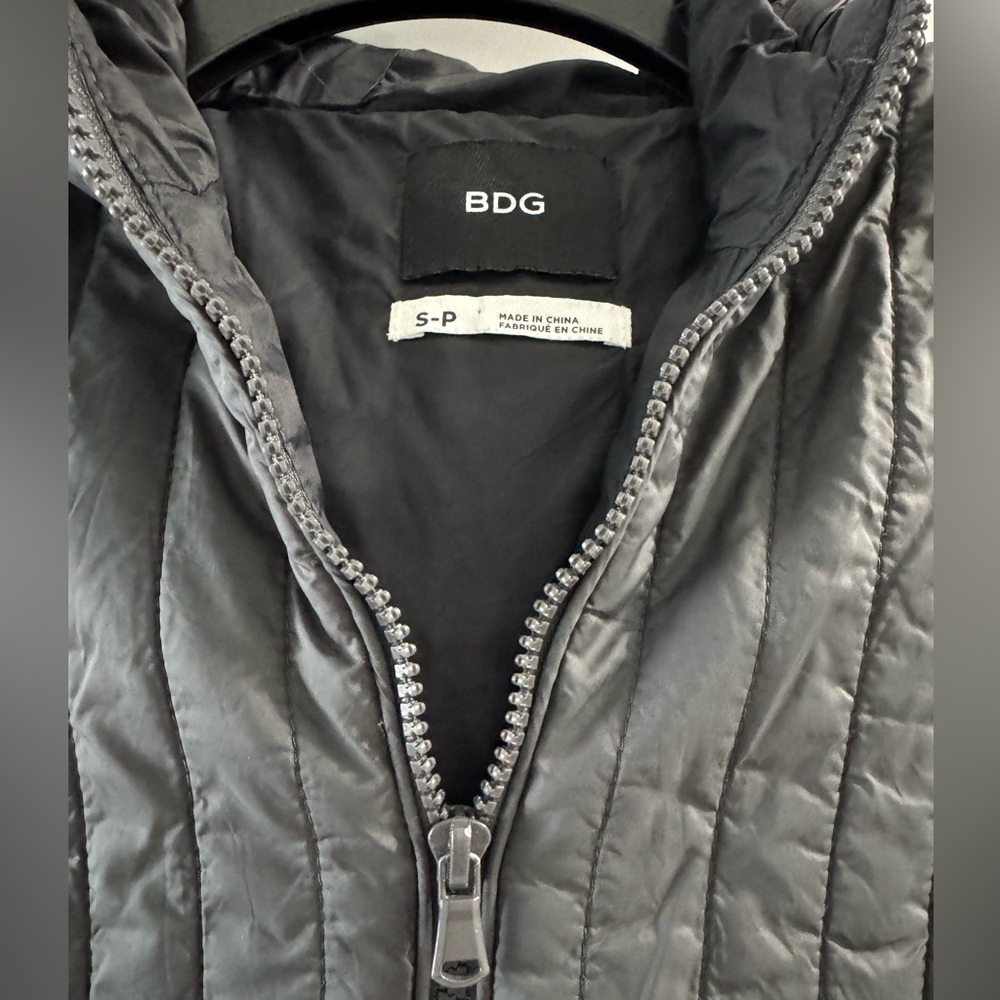 Urban Outfitters BDG Quilted Lightweight Hooded Puffer Jacket - Picture 4 of 7